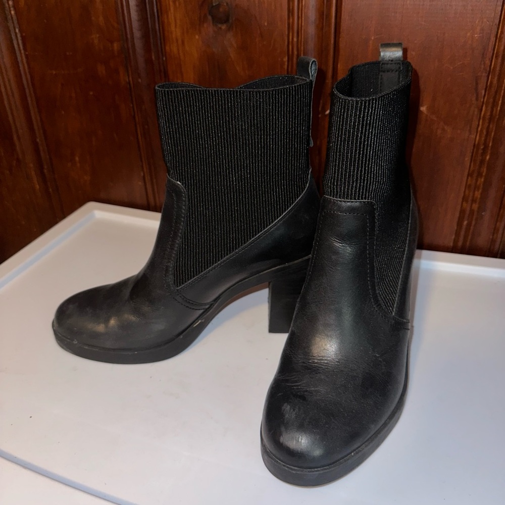Boots - Picture 4 of 5